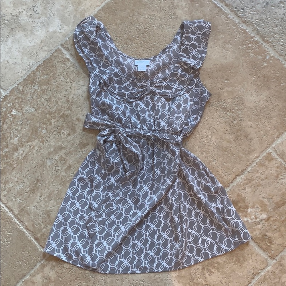 Motherhood size small gray/white blouse